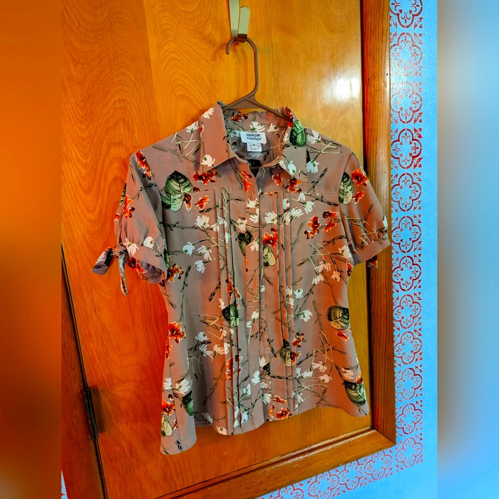 Unique Vintage floral top